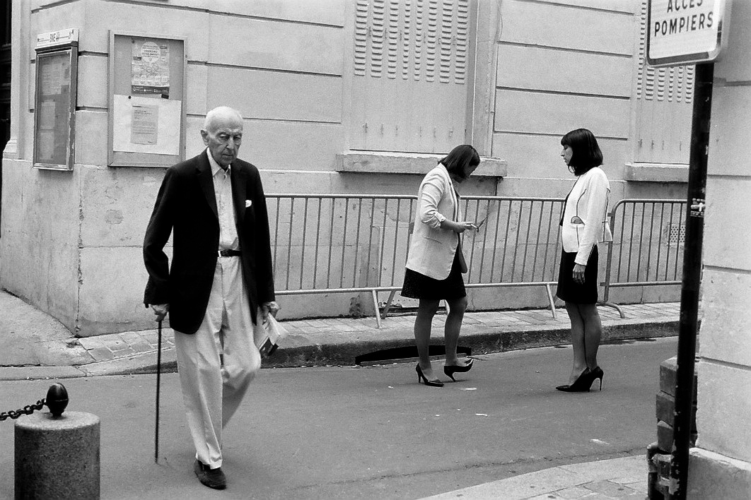 Harbel Photography, The Many - Man with Cane. Man with Cane and Shop Girls. Vera Fotografia