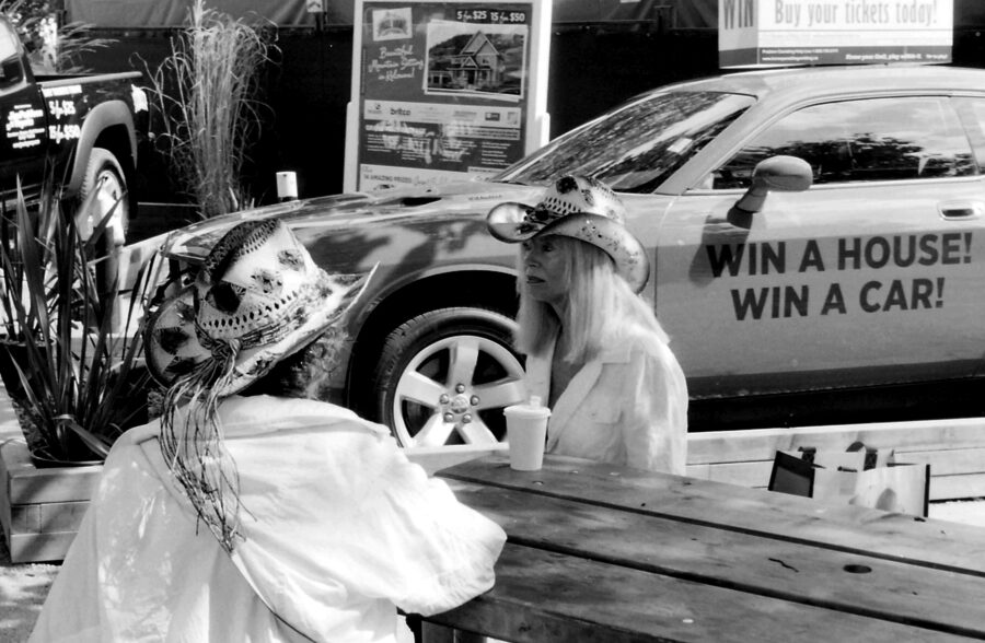 Harbel Photography, The Twos - Win a House Win a Car. At the fair. Vera Fotografia