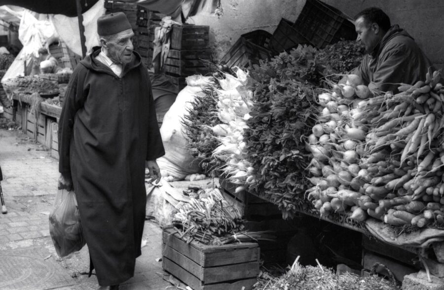 Harbel Photography, The Twos - market fez. Vegetable vendor. Vera Fotografia